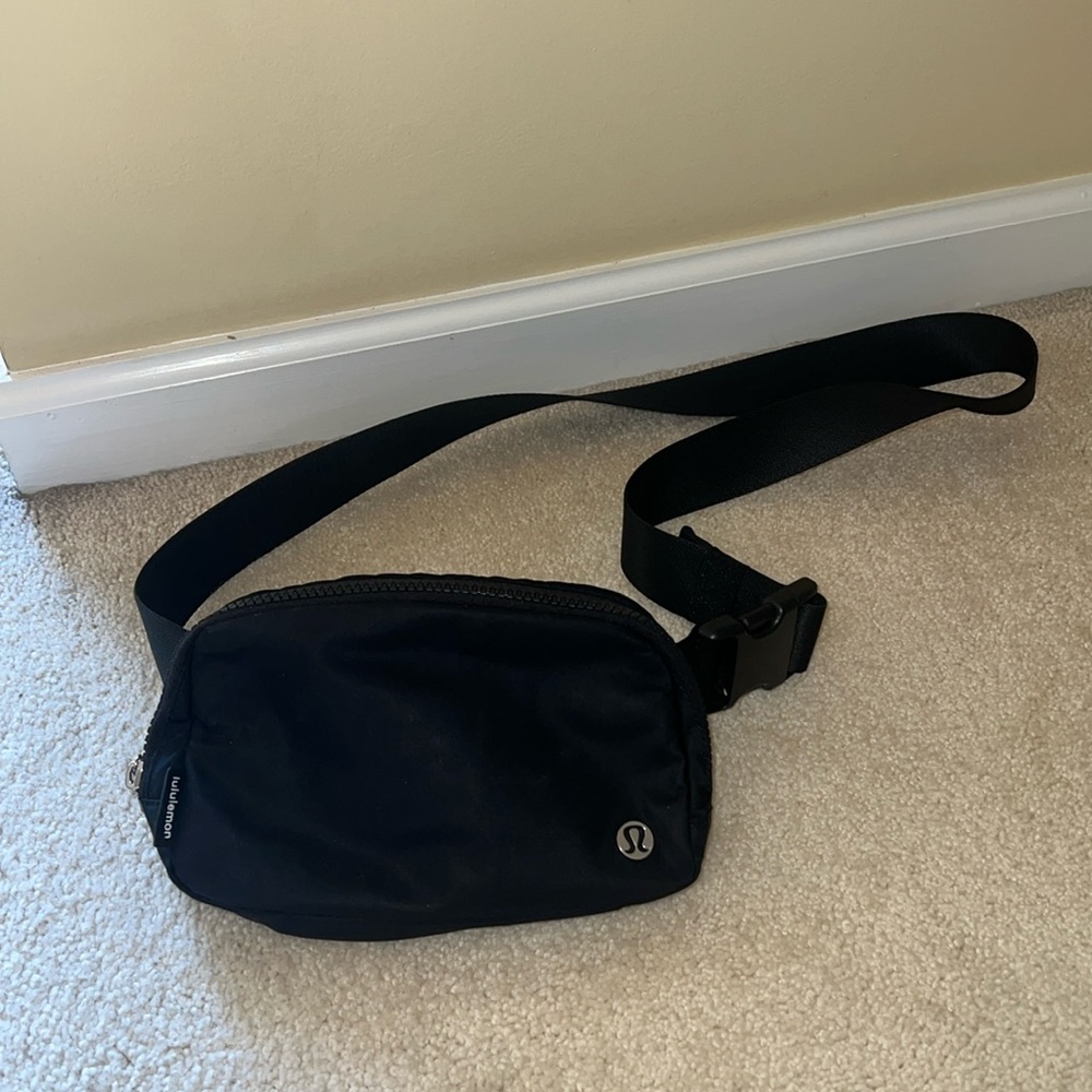 Lululemon belt bag